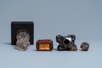 Une figure de Bouddha et un petit vase couvert en cristal de rocher sculpt&eacute;, Chine, 19/20&egrave;me