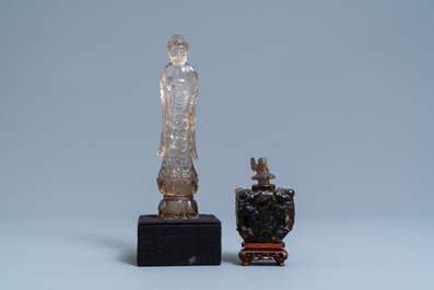 Une figure de Bouddha et un petit vase couvert en cristal de rocher sculpt&eacute;, Chine, 19/20&egrave;me