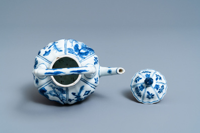 A ribbed Chinese blue and white teapot and cover, Kangxi
