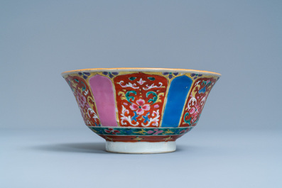Neuf pi&egrave;ces en porcelaine de Chine Bencharong pour le march&eacute; thai, 19&egrave;me