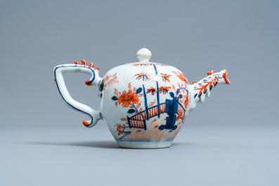 Een Chinese Imari-stijl theepot, Kangxi