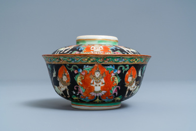 A Chinese Thai market Bencharong bowl and cover, 19th C.