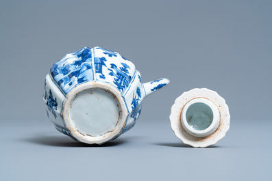 A ribbed Chinese blue and white teapot and cover, Kangxi