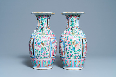 Une paire de vases en porcelaine de Chine famille rose, 19&egrave;me