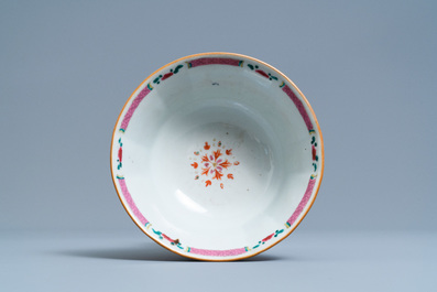 Neuf pi&egrave;ces en porcelaine de Chine Bencharong pour le march&eacute; thai, 19&egrave;me