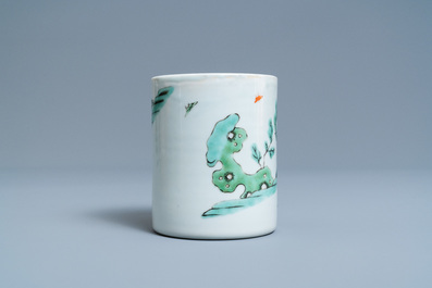 Un pot &agrave; pinceaux en porcelaine de Chine famille verte, Kangxi