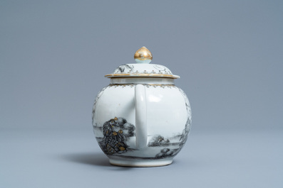 Une th&eacute;i&egrave;re couverte en porcelaine de Chine grisaille et dor&eacute; &agrave; d&eacute;cor de 'La Resurrection', Qianlong