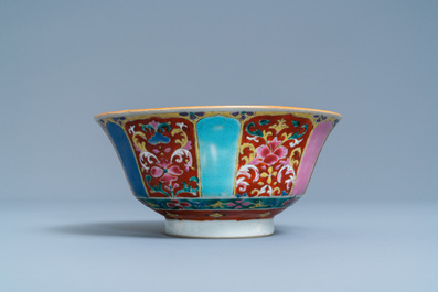 Neuf pi&egrave;ces en porcelaine de Chine Bencharong pour le march&eacute; thai, 19&egrave;me