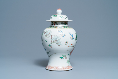 Un vase couvert en porcelaine de Chine famille verte, marque de Kangxi, 19&egrave;me