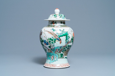 Un vase couvert en porcelaine de Chine famille verte, marque de Kangxi, 19&egrave;me