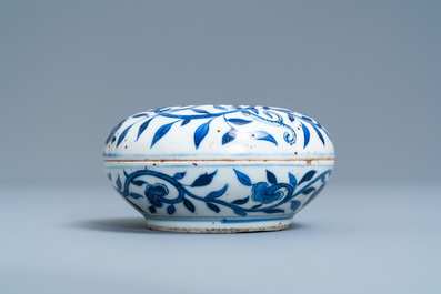 A pair of Chinese blue and white four-tier stacking boxes, a seal paste box and four saucers, 19th C.