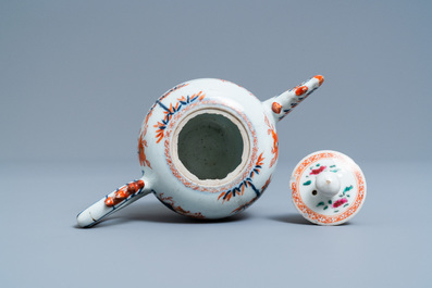 Een Chinese Imari-stijl theepot, Kangxi