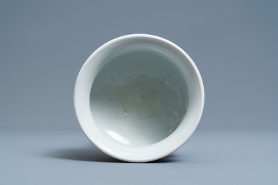 Een Chinese blauw-witte wierookbrander met inscripties, Kangxi