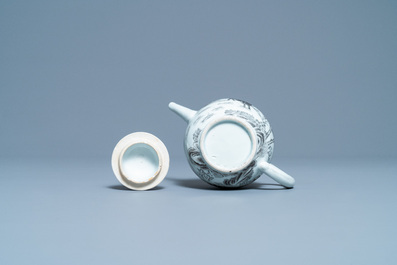Une th&eacute;i&egrave;re couverte en porcelaine de Chine grisaille et dor&eacute;e &agrave; d&eacute;cor de buffles, Yongzheng