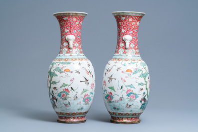 Une paire de vases en porcelaine de Chine famille rose, marque et &eacute;poque de Tongzhi