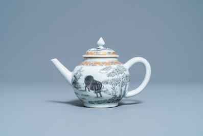 Une th&eacute;i&egrave;re couverte en porcelaine de Chine grisaille et dor&eacute;e &agrave; d&eacute;cor de buffles, Yongzheng