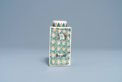 Een Chinese famille verte theebus, Kangxi