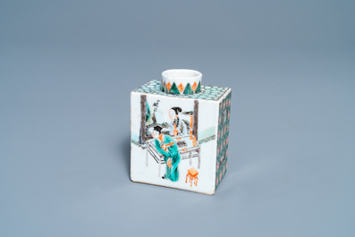 Een Chinese famille verte theebus, Kangxi