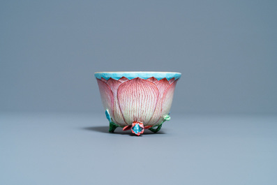 Een Chinese famille rose lotusvormige kop en schotel met reli&euml;fdecor, Yongzheng