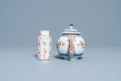Une paire de tasses et soucoupes, une th&eacute;i&egrave;re d&eacute;cor&eacute;e aux Pays-Bas et une bo&icirc;te &agrave; th&eacute; en porcelaine de Chine, Kangxi/Qianlong
