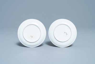 Une paire de tasses et soucoupes, une th&eacute;i&egrave;re d&eacute;cor&eacute;e aux Pays-Bas et une bo&icirc;te &agrave; th&eacute; en porcelaine de Chine, Kangxi/Qianlong