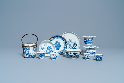 Eleven Chinese blue and white Vietnamese market 'Bleu de Hue' wares, 18/19th C.