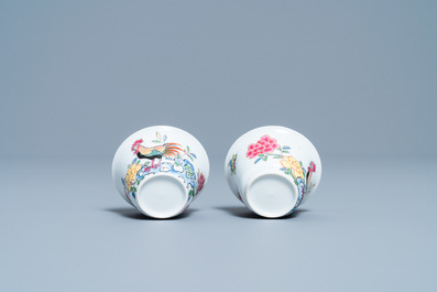 Une paire de tasses et soucoupes, une th&eacute;i&egrave;re d&eacute;cor&eacute;e aux Pays-Bas et une bo&icirc;te &agrave; th&eacute; en porcelaine de Chine, Kangxi/Qianlong