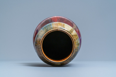 Un vase de forme poireau en porcelaine de Chine &agrave; &eacute;mail flamb&eacute;, 19&egrave;me