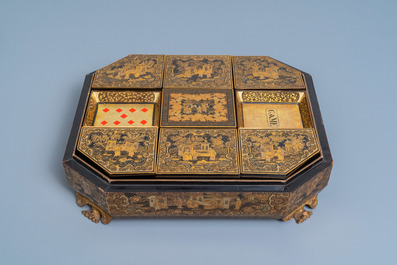 Une bo&icirc;te &agrave; jeux et ses accessoires en laque de Chine partiellement dor&eacute;e et nacre, Canton, 19&egrave;me