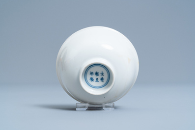 Een Chinese monochrome wit-geglazuurde kom met anhua drakendecor, Yongzheng merk en periode