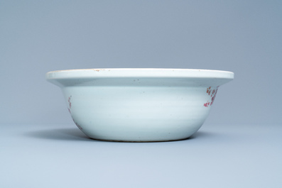 A large Chinese qianjiang cai bowl with a scholar and her student, 19/20th C.
