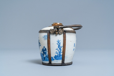 A Chinese blue and white Vietnamese market 'Bleu de Hue' water pipe, 19th C.
