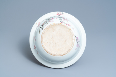 A large Chinese qianjiang cai bowl with a scholar and her student, 19/20th C.