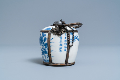 Une pipe &agrave; eau en porcelaine de Chine 'Bleu de Hue' pour le Vietnam, 19&egrave;me