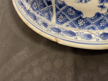 Un grand vase couvert en porcelaine de Chine en bleu et blanc, Kangxi