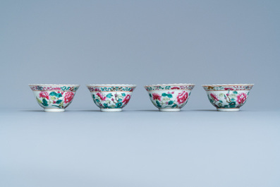 Un service de 56 pi&egrave;ces en porcelaine de Chine famille rose pour le march&eacute; Straits ou Peranakan, 19&egrave;me