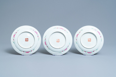Un service de 56 pi&egrave;ces en porcelaine de Chine famille rose pour le march&eacute; Straits ou Peranakan, 19&egrave;me