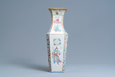 A Chinese quadrangular famille rose 'Wu Shuang Pu' vase, 19th C.