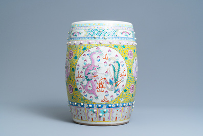 Un tabouret en porcelaine de Chine famille rose, 19&egrave;me