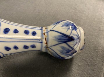 A pair of Chinese blue and white garlic-mouth bottle vases, Wanli