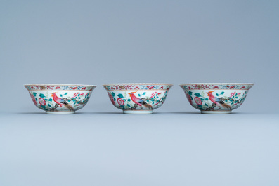 Un service de 56 pi&egrave;ces en porcelaine de Chine famille rose pour le march&eacute; Straits ou Peranakan, 19&egrave;me