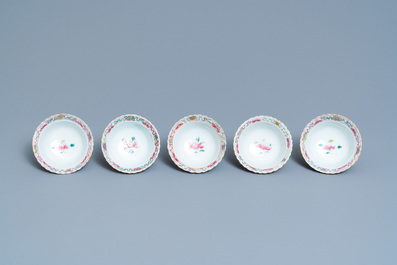 Un service de 56 pi&egrave;ces en porcelaine de Chine famille rose pour le march&eacute; Straits ou Peranakan, 19&egrave;me