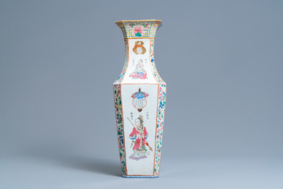A Chinese quadrangular famille rose 'Wu Shuang Pu' vase, 19th C.