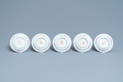 Un service de 56 pi&egrave;ces en porcelaine de Chine famille rose pour le march&eacute; Straits ou Peranakan, 19&egrave;me