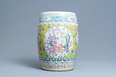 Un tabouret en porcelaine de Chine famille rose, 19&egrave;me