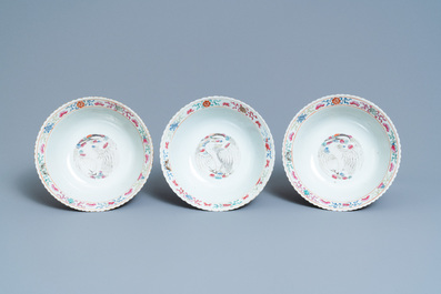 Un service de 56 pi&egrave;ces en porcelaine de Chine famille rose pour le march&eacute; Straits ou Peranakan, 19&egrave;me