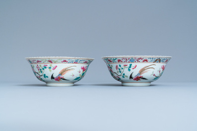 Un service de 56 pi&egrave;ces en porcelaine de Chine famille rose pour le march&eacute; Straits ou Peranakan, 19&egrave;me