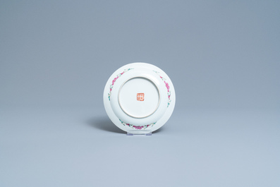 Un service de 56 pi&egrave;ces en porcelaine de Chine famille rose pour le march&eacute; Straits ou Peranakan, 19&egrave;me