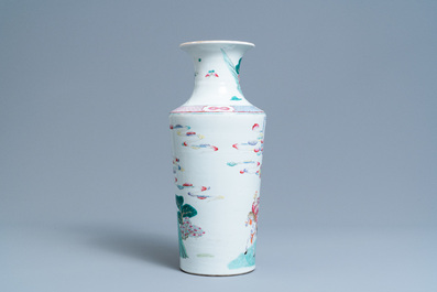 Un vase en porcelaine de Chine famille rose, 19&egrave;me