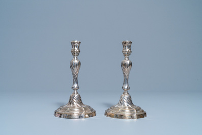 Een paar zilveren kandelaars, gemerkt Carel Benninck, Brugge, gedat. 1778